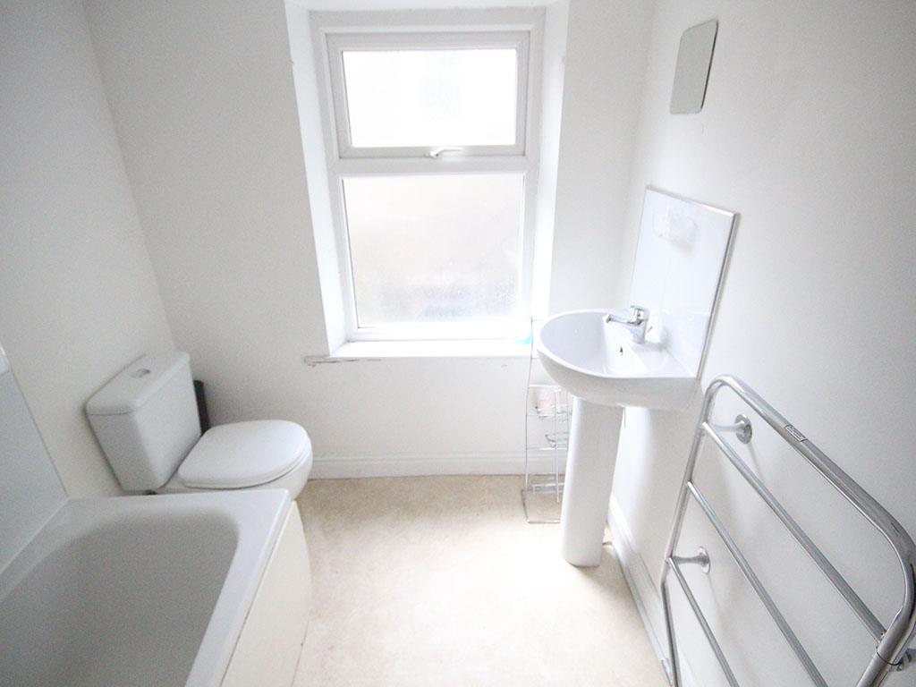 1 bedroom flat To Let in Barnoldswick - IMG_7043.jpg